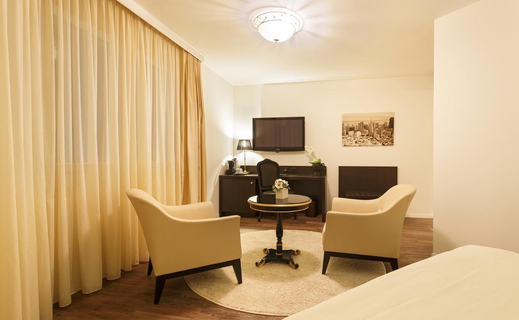 Business Hotel First Feusisberg Cameră foto